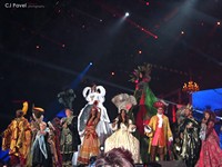 Les Enfoir?s 2012: Le Bal des Enfoir?s - Alizee - C’est bient?t la fin (Mozart, l'Op?ra Rock)