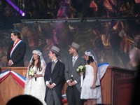 Les Enfoir?s 2012: Le Bal des Enfoir?s - Alizee - Elle me dit (Оригинал Mika)